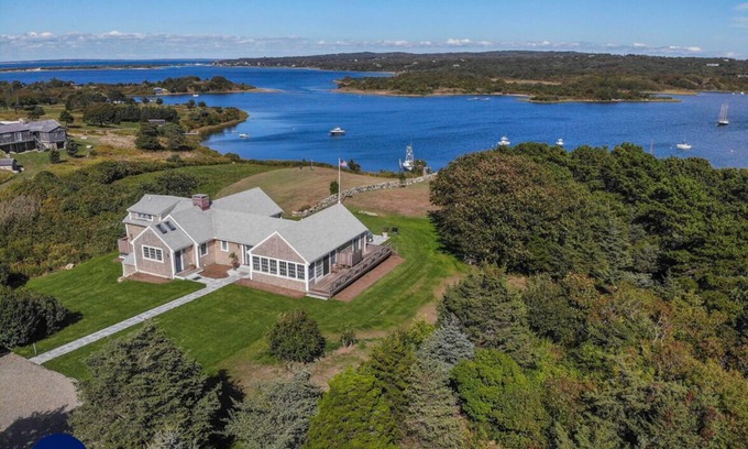 Chilmark Casa | CHILMARK WATERFRONT WITH PRIVATE DOCK