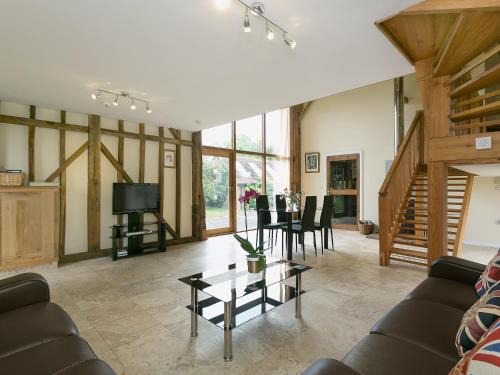 Cowbeech Casa | Chilsham Barn