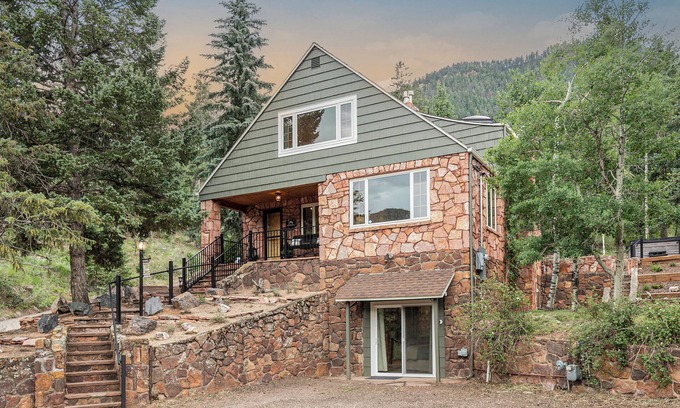 Cascade-Chipita Park Cabaña | Chipita Pines: Hot Tub Haven & Ultimate Relaxation