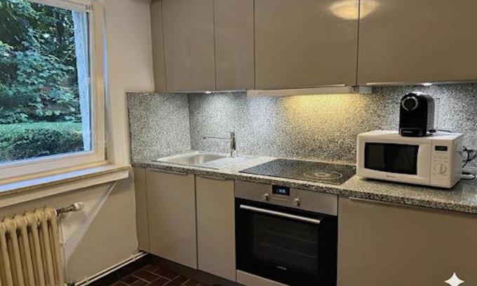 Rollingergrund-Belair Nord Apartamento | CHL Stay apartment One-Bedroom Apartment Steps from Luxembourg Hospital-Private Garden Included