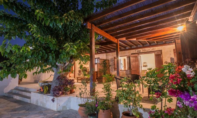 Pano Akourdalia Casa | Chloe's House