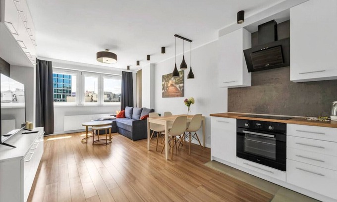 Centrum Apartamento | Chmielna Downtown Apartments by Rentujemy