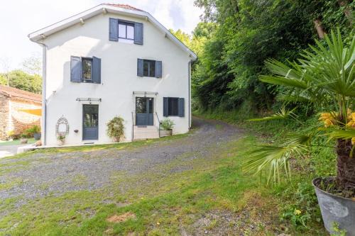 Monein Casa | Cholena - Domaine Helaku, Monein