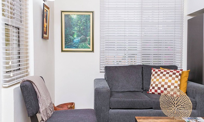 Molynes Gardens Casa | Choose the #1 Bliss 2-Bedroom, 1 Bath in Kingston - Tropical Bliss Experience