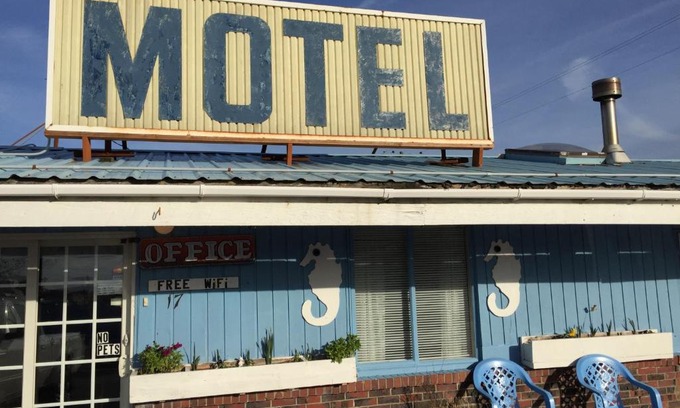 Oyehut-Hogans Corner Hotel | Chris by the Sea Motel