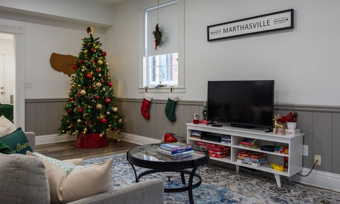 Marthasville Casa | Christmas Cottage | Hot tub | Fenced yard | Dog-friendly | Limited edition