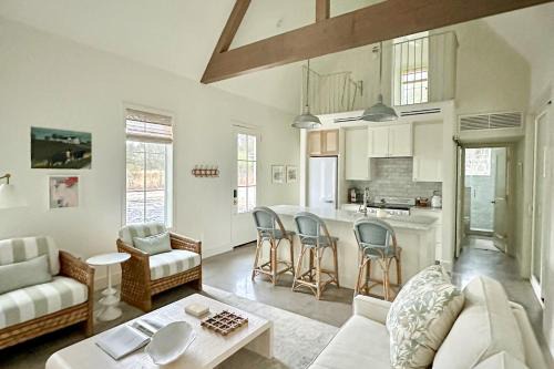 Brenham Casa | Christmas Hill Cottage B
