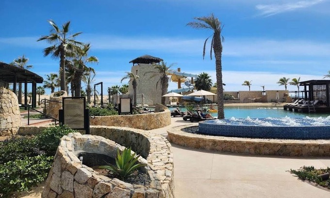 Los Cangrejos II y III Complejo | Christmas in Cabo Deal!! Luxurious 1-BR 2-BATH, sleeps 4, golf course