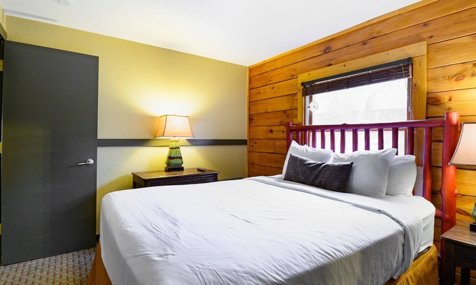 Wisconsin Dells Condominio | Christmas Mountain Village ™ - Wisconsin Dells - Madera de 2 habitaciones