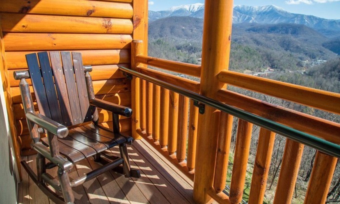 Gatlinburg Complejo | Christmas Rental in a Beautiful 3-Bedroom Condo that sleeps up to 14 guests