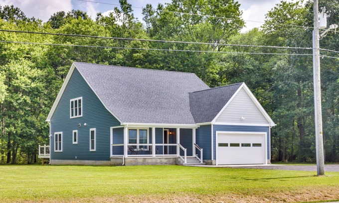 Snow Hill Cabaña | ‘Christy's Cottage’ w/ Hot Tub - 2 Mi to Beach!