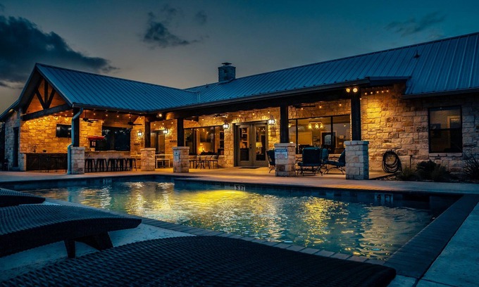 Concan Casa | Chula Vista Sleeps31 Heated Pool Ping Pong Quiet Subdiv FREE Frio@Concan VIP
