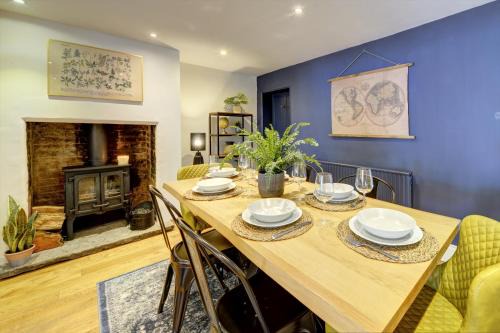 Warwick Town Centre Casa | Church Bells House by Spa Town Property - 3 Bedroom Georgian Townhouse in Central Warwick