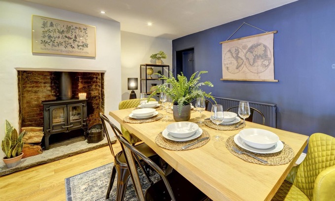 Warwick Town Centre Casa | Church Bells House - Townhouse in Central Warwick