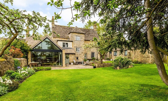 North Leigh Casa | Church Farm House - sleeps 10 guests in 5 bedrooms