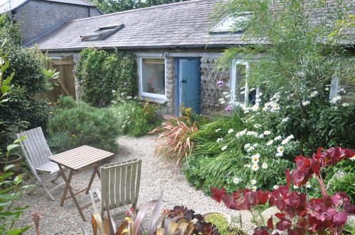 Penzance Casa | Chyenhal Garden Cottage near Mousehole and the sea