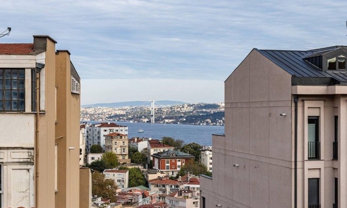 Cihangir Apartamento | This apartment is a 3 bedroom(s), 2 bathrooms, located in Beyoğlu, İstanbul.