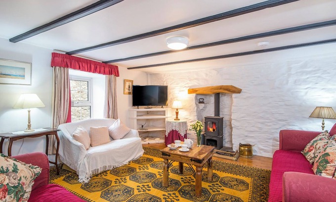 Newport Cabaña | Cilhendre, Holiday Cottage Newport, Sleeps 8, 4 bedrooms, bathrooms