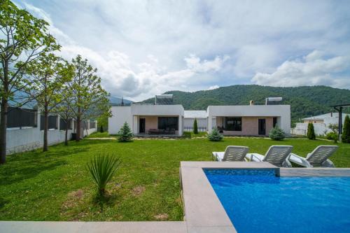 Dilijan Villa | Cinema Pool & Hot Tub Luxe White Villa Dilijan