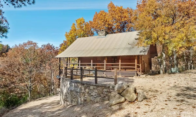 Eureka Springs Cabina | Cinnamon Valley - 'El ganadero'