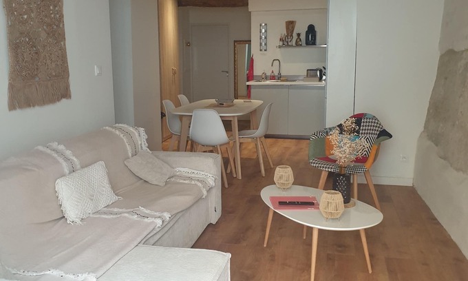 Carcassonne Apartamento | CITE de CARCASSONNE Gîte Les 3 Tours, 99 rue Trivalle