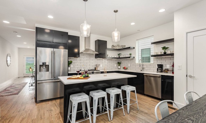 Talbot's Corner Cabaña | Citrine-private Patio & Balcony-near Germantown