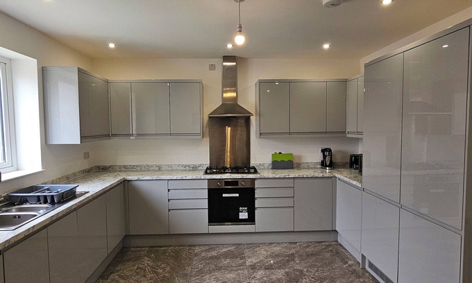 Tunstall Casa | Citrine Suite 4 Bed House in Stoke on Trent