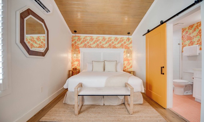 Historic Seaport Apartamento | Citrus Queen at Custom House Inn | Ideal Location On Duval!