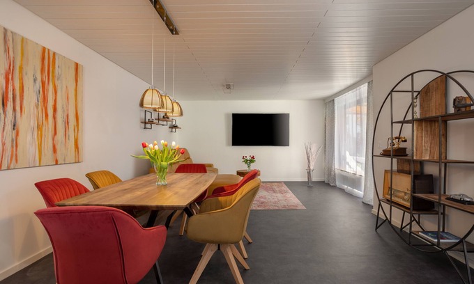 Sudstadt Casa | City bungalow with sauna, large garden and terrace