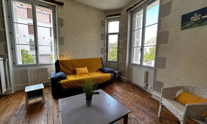 La Roche-Posay Apartamento | Apartamento T2 céntrico en La Roche-Posay, ideal para 4 personas, admite mascotas