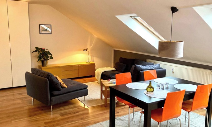 Sanderau Apartamento | Apartamento cercano al centro con logia y aparcamiento.