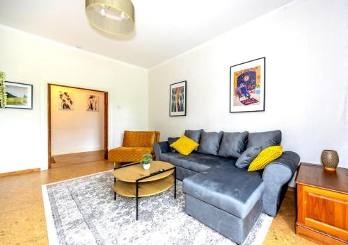 Kesklinn Apartamento | City center, High ceilings, 75m2 2BR Free parking