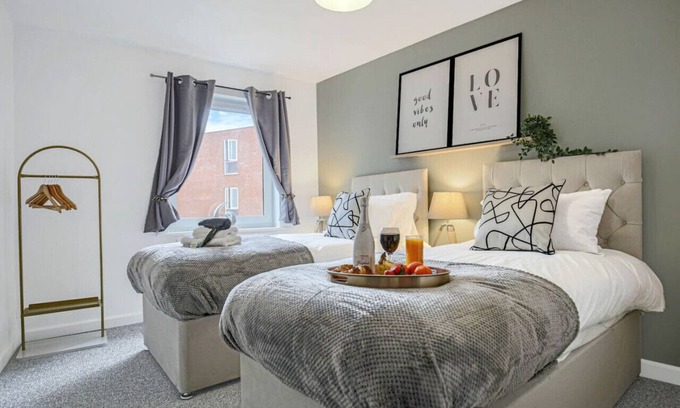 Northampton Apartamento | 🌟City Centre Apt - Free Parking + Wifi + Balcony🌟