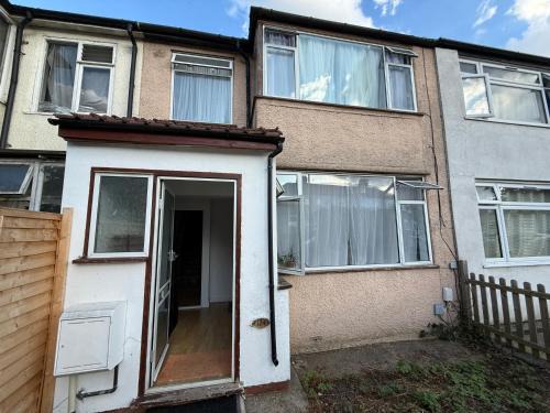 West Hendon Apartamento | City Chic 2 Bedroom Duplex flat North West London