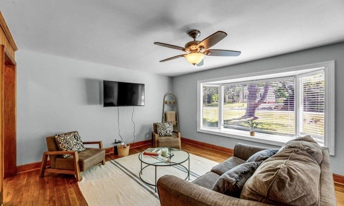 Winston - Salem Cabaña | City Cottage Minutes From Shop,Rest,Hosp. !NEW!