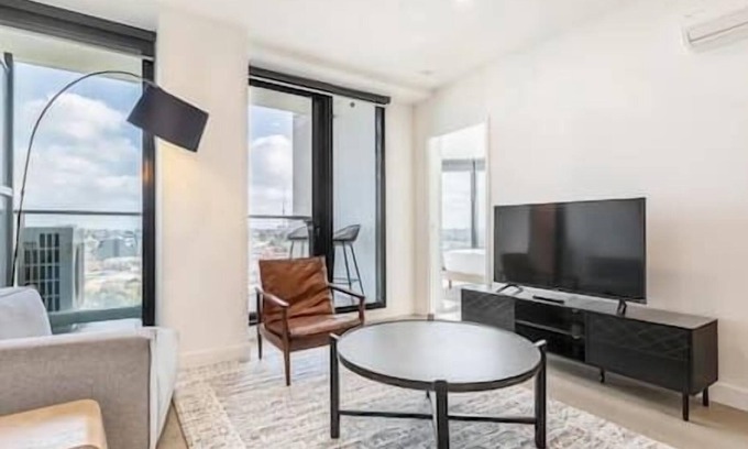 Footscray Apartamento | City Edge Urban Oasis w/Balcony & Panoramic Views