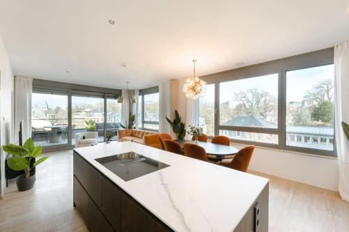 Ville Haute Apartamento | City Elegance in Historic Ville-Haute