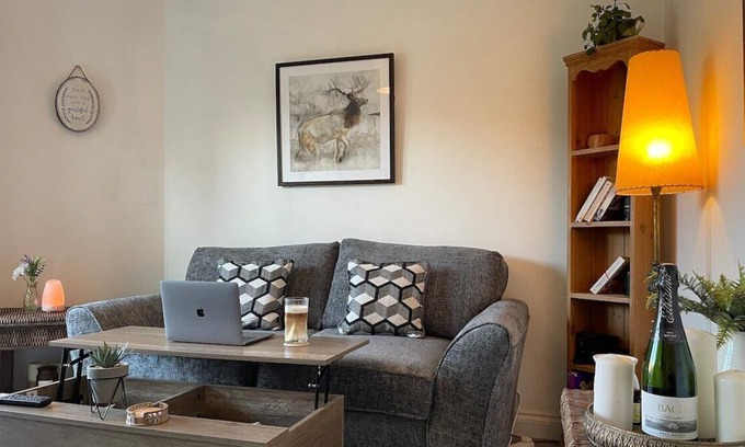 Newcastle-upon-Tyne Casa | City Escape by HNFC Stays -- Patio & Free Parking