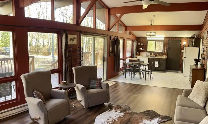 Jim Thorpe Chalet De Esquí | City Escape: Cozy 2 bedroom Chalet in Jim Thorpe