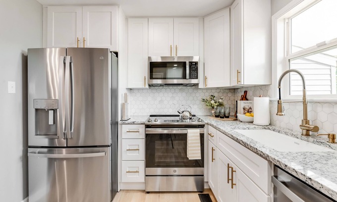 Carver Casa | City Life Richmond, Escape and Relax, Free Parking