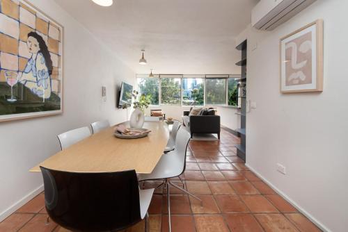 South Melbourne Apartamento | City Lights and Lake Breezes near Albert Park