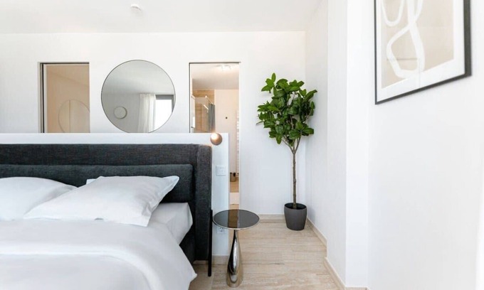 Ville Haute Apartamento | City Luxury with City Views in Ville Haute