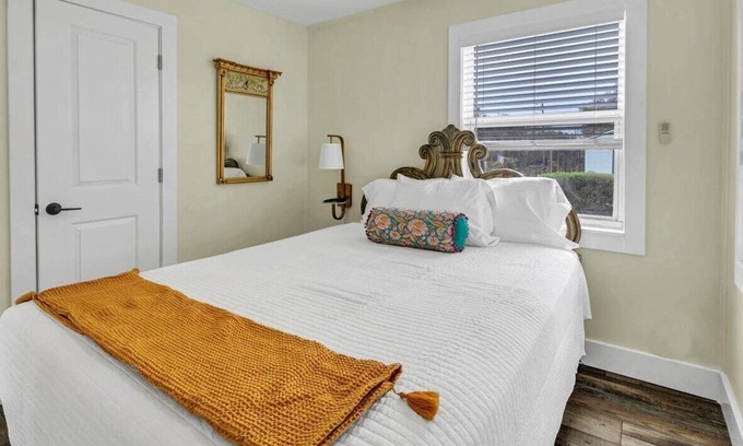 Safety Harbor Casa | DT 2BR Getaway | Wi-Fi + Coastal Comfort