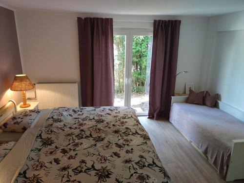 Suedstadt Apartamento | City Nest - Große gemütliche Ferienwohnung mit Terrasse, zentral gelegen, für Paare, Familien und Hunde!