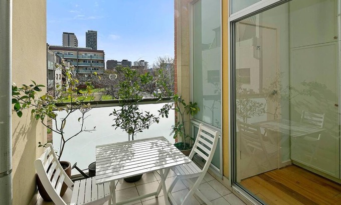 Adelaide Central Business District Casa | City Oasis 2-BR Townhouse with Balcony & Parking