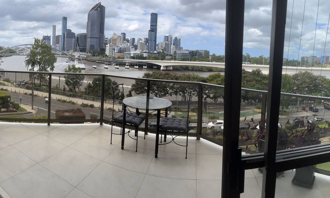 South Brisbane Apartamento | City pad suit Qld uni /mater hosp staff as opp mater Hosp . Min 3 mth booking