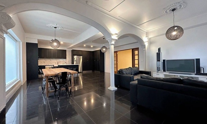 Hobart Central Business District Casa | City Retreat for 8 with Spacious Rooms