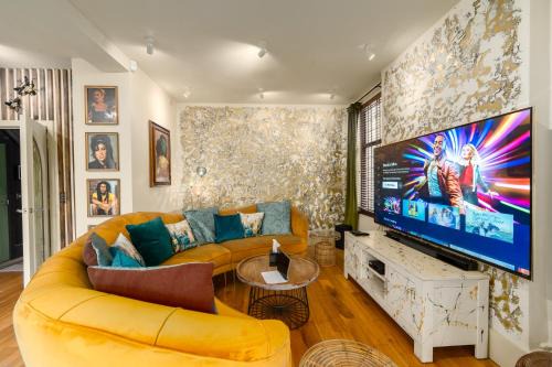 Penylan Casa | City Retreat, Spacious 4 Bed House, Games Room, Parking, Hot Tub & BBQ