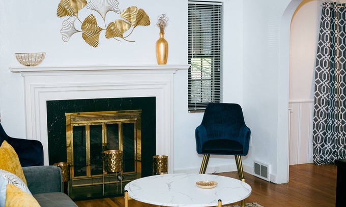 Penn Hills Casa | City Side Seclusion Pittsburgh
