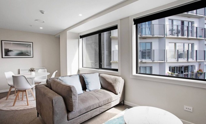 Newton Apartamento | City Skyline Apartment near Myers Park